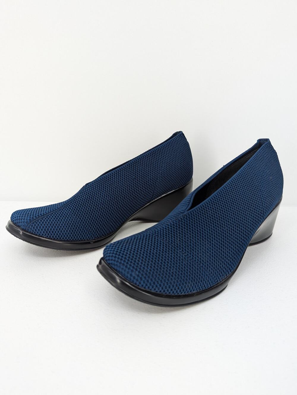 Charleston Shoe Co. Cape Navy Herringbone Knit Wedge Pumps Size 5.5